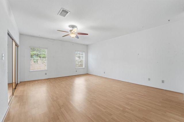 17597 Red Oak Drive 7597, Houston, TX 77090