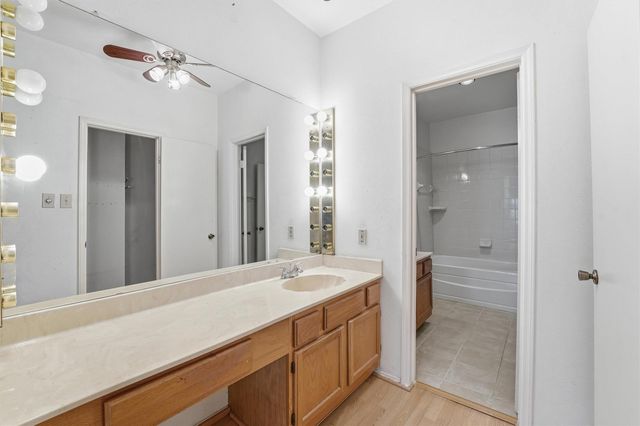 17597 Red Oak Drive 7597, Houston, TX 77090