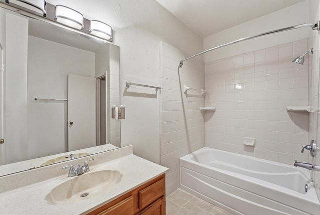 17597 Red Oak Drive 7597, Houston, TX 77090