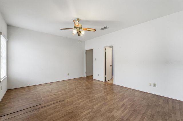 17597 Red Oak Drive 7597, Houston, TX 77090