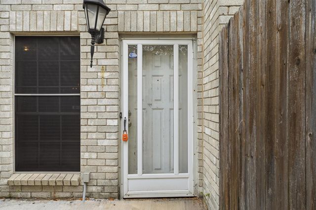 17597 Red Oak Drive 7597, Houston, TX 77090