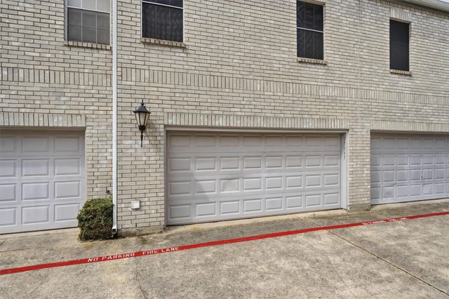 17597 Red Oak Drive 7597, Houston, TX 77090