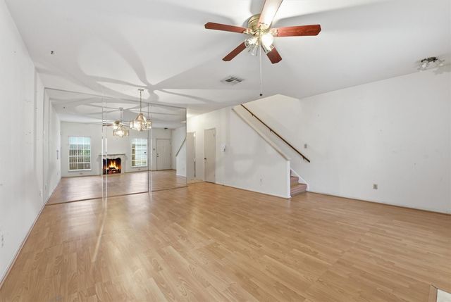 17597 Red Oak Drive 7597, Houston, TX 77090