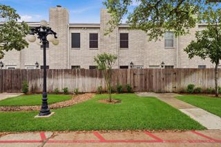 17597 Red Oak Drive 7597, Houston, TX 77090