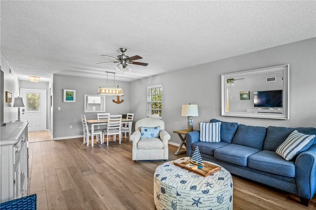 900 Jasmine Lane 6B, Vero Beach, FL 32963