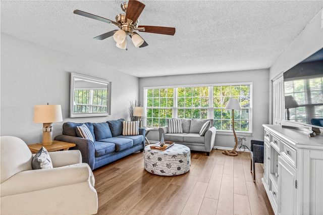 900 Jasmine Lane 6B, Vero Beach, FL 32963