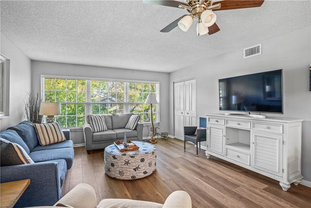 900 Jasmine Lane 6B, Vero Beach, FL 32963