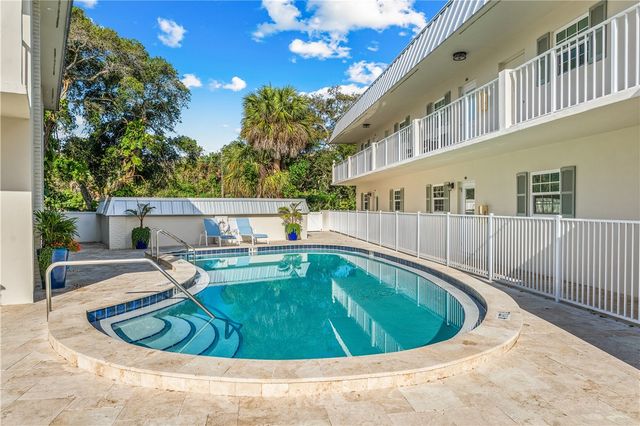 900 Jasmine Lane 6B, Vero Beach, FL 32963