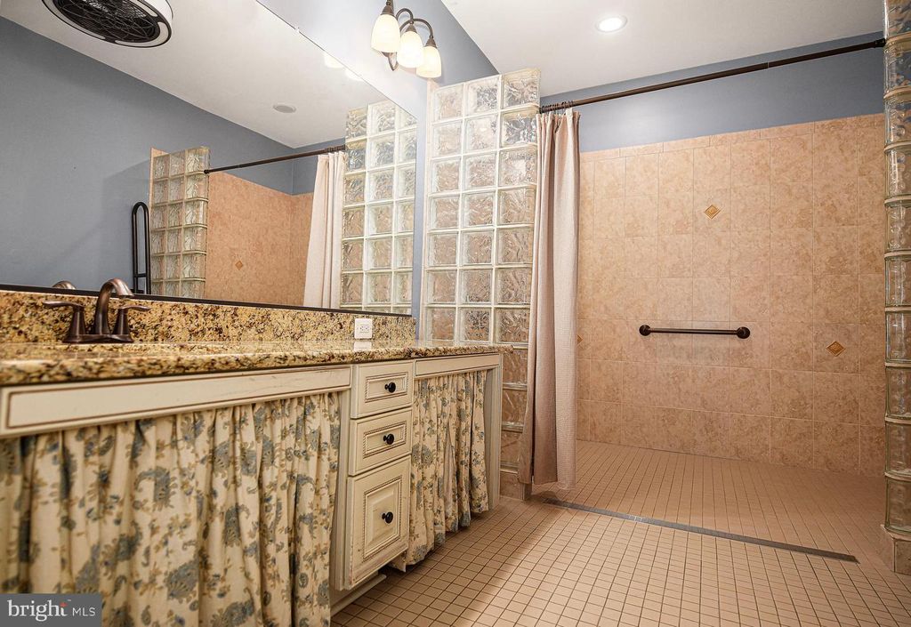 Image 32 of property listing at 2513 KENNA CT #7, Abingdon, MD 21009