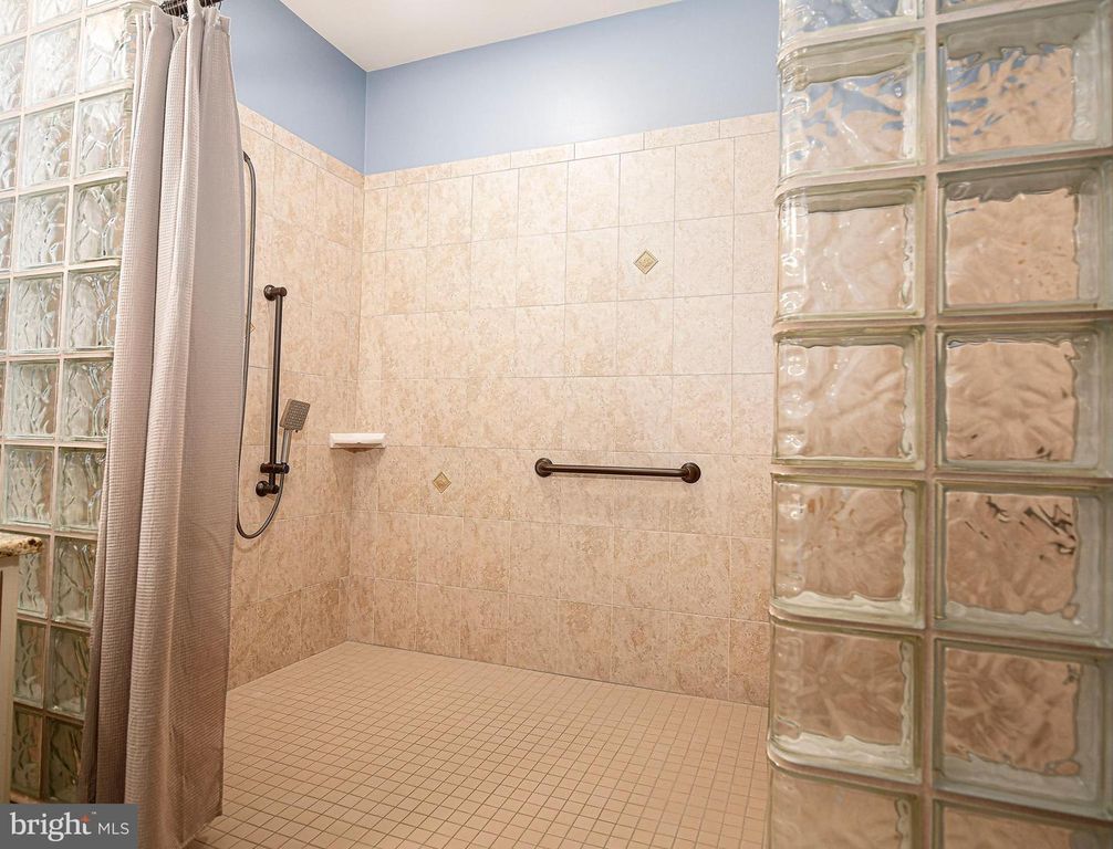 Image 33 of property listing at 2513 KENNA CT #7, Abingdon, MD 21009