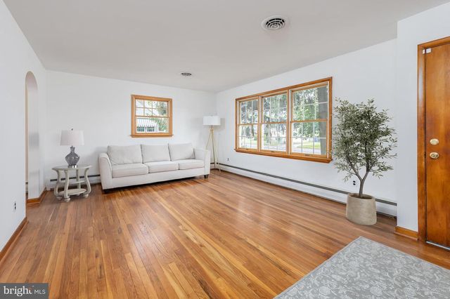 282 HESSIAN AVE, West Deptford, NJ 08096