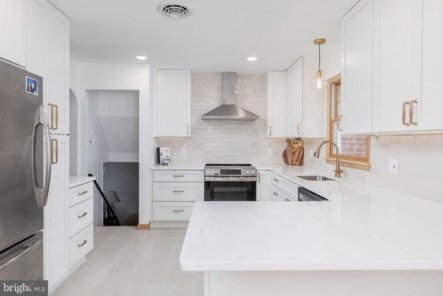 282 HESSIAN AVE, West Deptford, NJ 08096