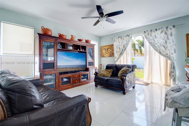 1156 NE 37th Pl, Homestead, FL 33033