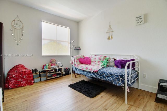 1156 NE 37th Pl, Homestead, FL 33033