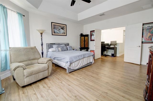 1156 NE 37th Pl, Homestead, FL 33033