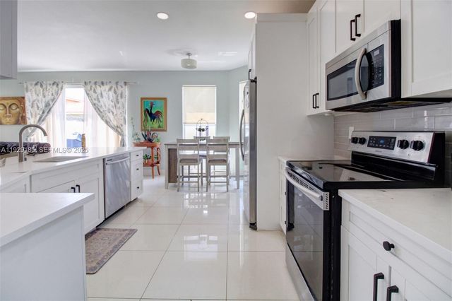 1156 NE 37th Pl, Homestead, FL 33033