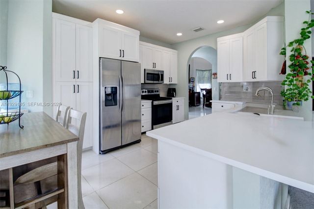 1156 NE 37th Pl, Homestead, FL 33033