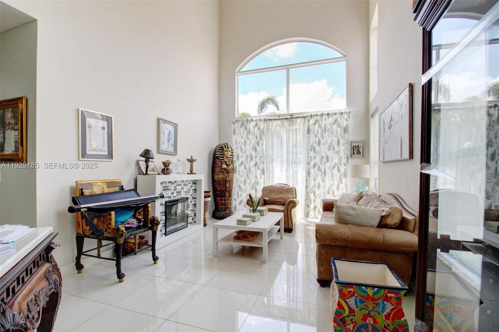 1156 NE 37th Pl, Homestead, FL 33033