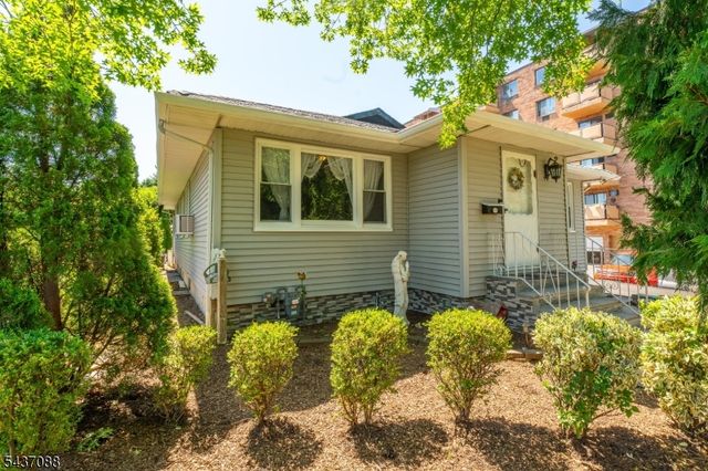 72 Clarendon Pl, Hackensack City, NJ 07601