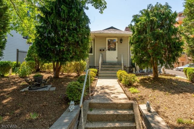 72 Clarendon Pl, Hackensack City, NJ 07601