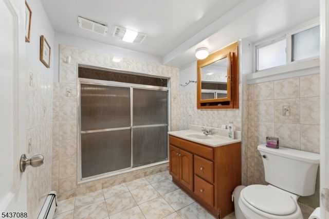 72 Clarendon Pl, Hackensack City, NJ 07601