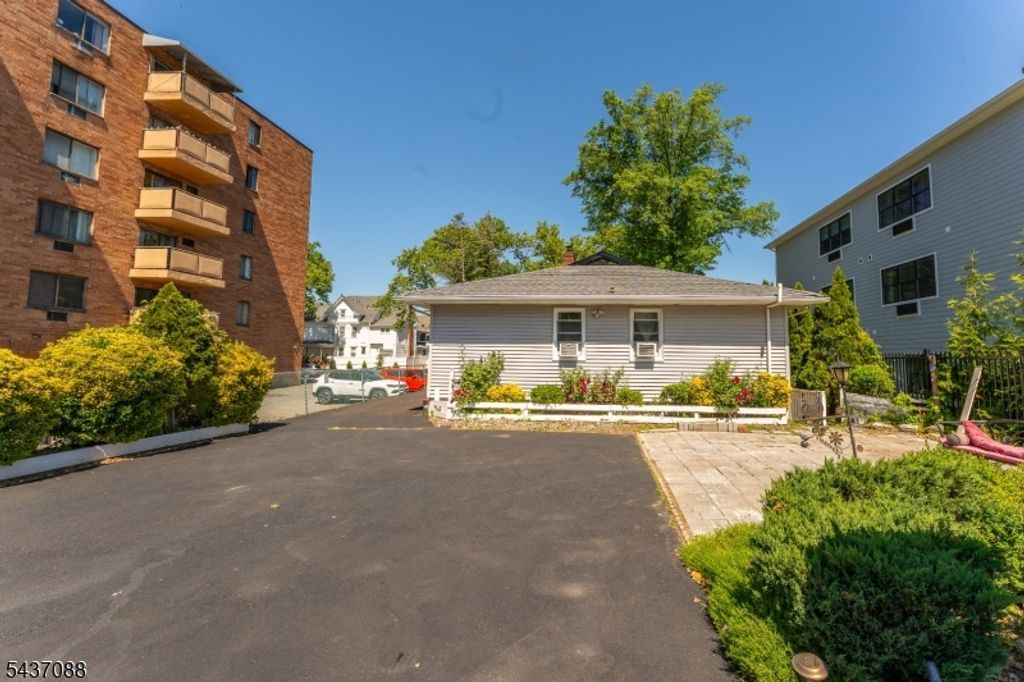 72 Clarendon Pl, Hackensack City, NJ 07601 — photo 5