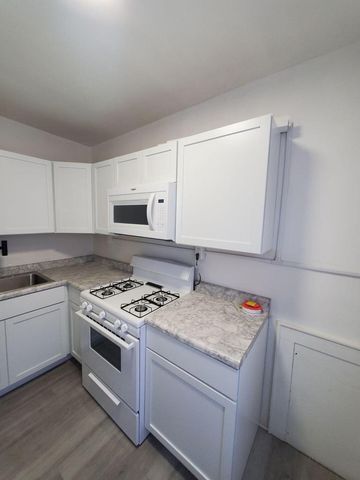 614 6th STREET, Racine, WI 53403