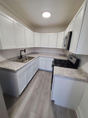 614 6th STREET, Racine, WI 53403