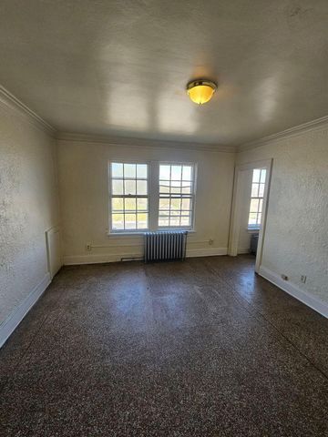 614 6th STREET, Racine, WI 53403