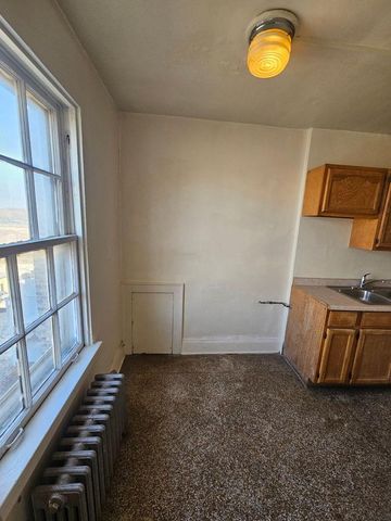 614 6th STREET, Racine, WI 53403