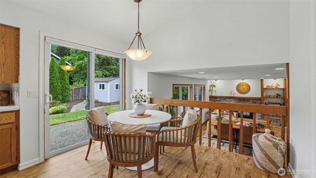 23900 SE 42nd Place, Sammamish, WA 98029