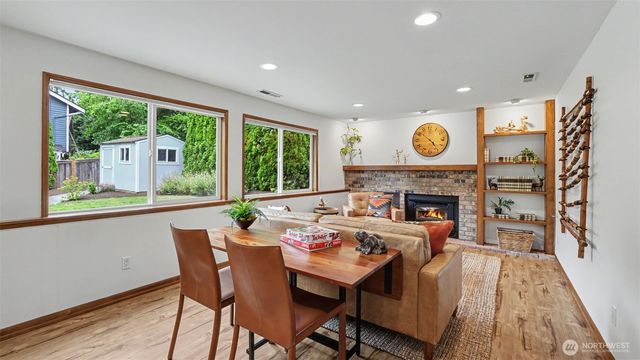23900 SE 42nd Place, Sammamish, WA 98029