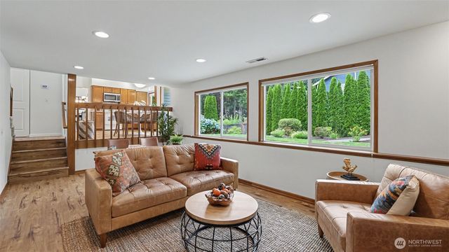 23900 SE 42nd Place, Sammamish, WA 98029