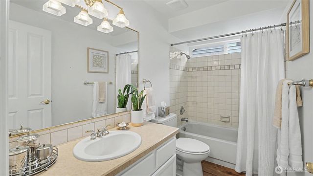 23900 SE 42nd Place, Sammamish, WA 98029