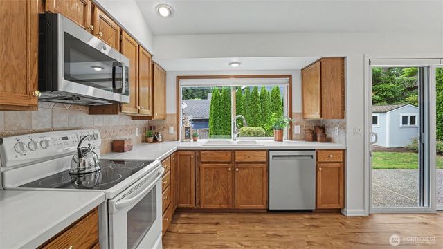 23900 SE 42nd Place, Sammamish, WA 98029