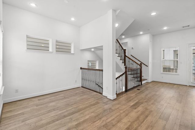 2718 Mcgowen Street, Houston, TX 77004