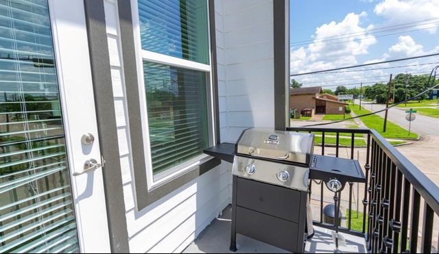 2718 Mcgowen Street, Houston, TX 77004