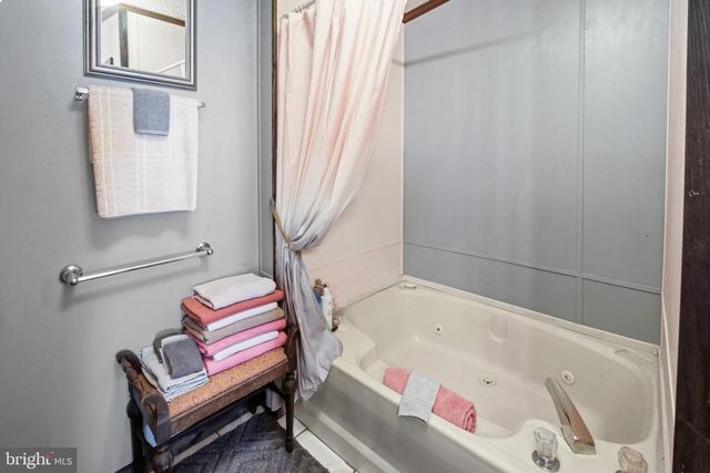 303 JOHN ALDEN DR, Buena, NJ 08310