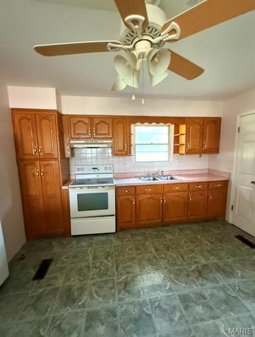 1532 Kingsway Drive, Arnold, MO 63010