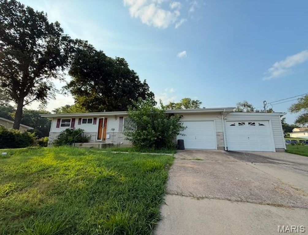 1532 Kingsway Drive, Arnold, MO 63010