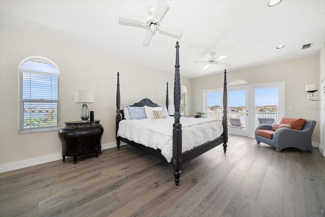 8685 E BAY DRIVE, Treasure Island, FL 33706