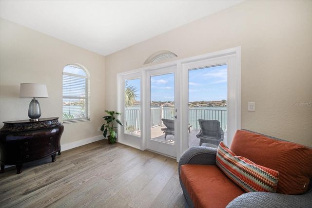 8685 E BAY DRIVE, Treasure Island, FL 33706