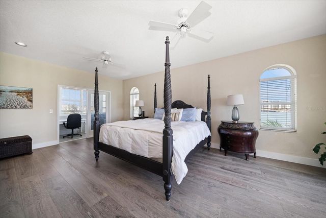 8685 E BAY DRIVE, Treasure Island, FL 33706