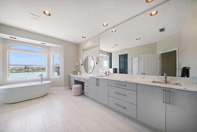 8685 E BAY DRIVE, Treasure Island, FL 33706