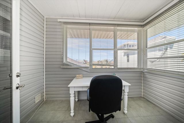 8685 E BAY DRIVE, Treasure Island, FL 33706