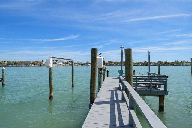 8685 E BAY DRIVE, Treasure Island, FL 33706