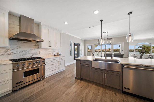 8685 E BAY DRIVE, Treasure Island, FL 33706