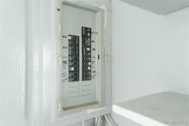 32 Agnes Drive, East St Louis, IL 62206