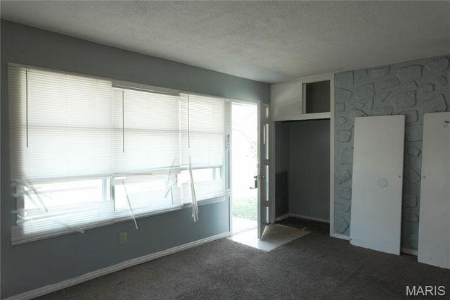 32 Agnes Drive, East St Louis, IL 62206