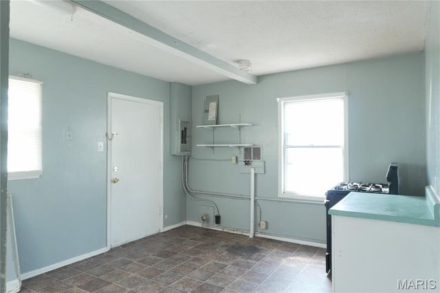 32 Agnes Drive, East St Louis, IL 62206